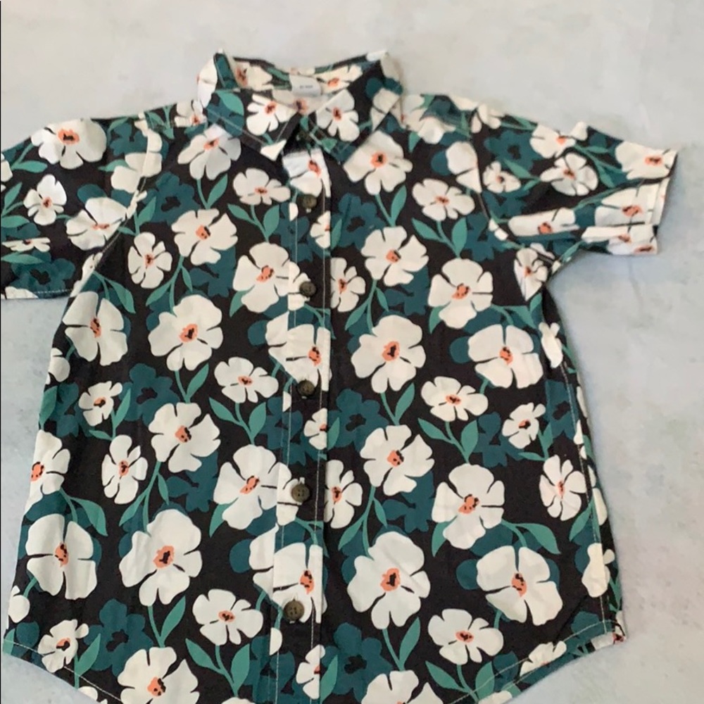 Boys, size 5T Old Navy button down shirt